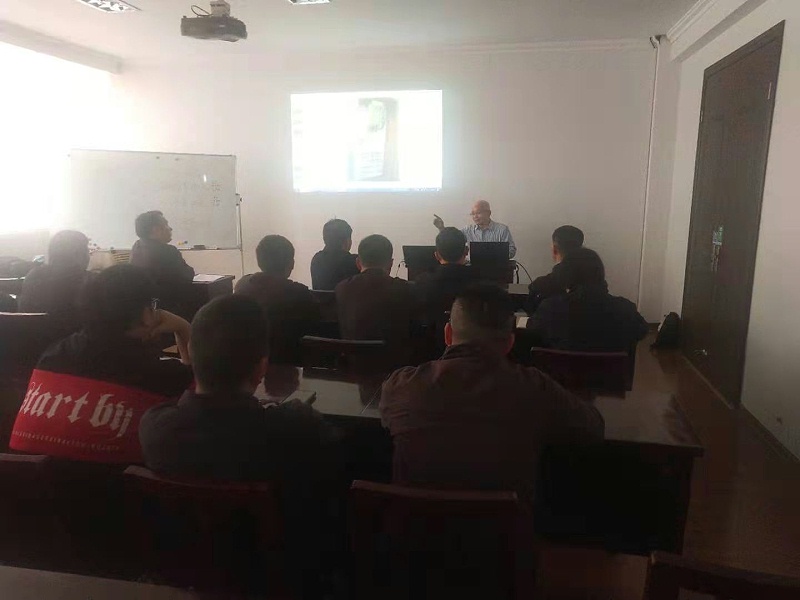 華龍摩擦片公司組織開展學習設備操作安全及設備維修