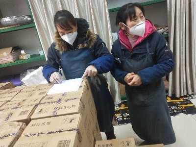關愛女職工 ——華龍摩擦片公司為全體女員工發放三八婦女節福利