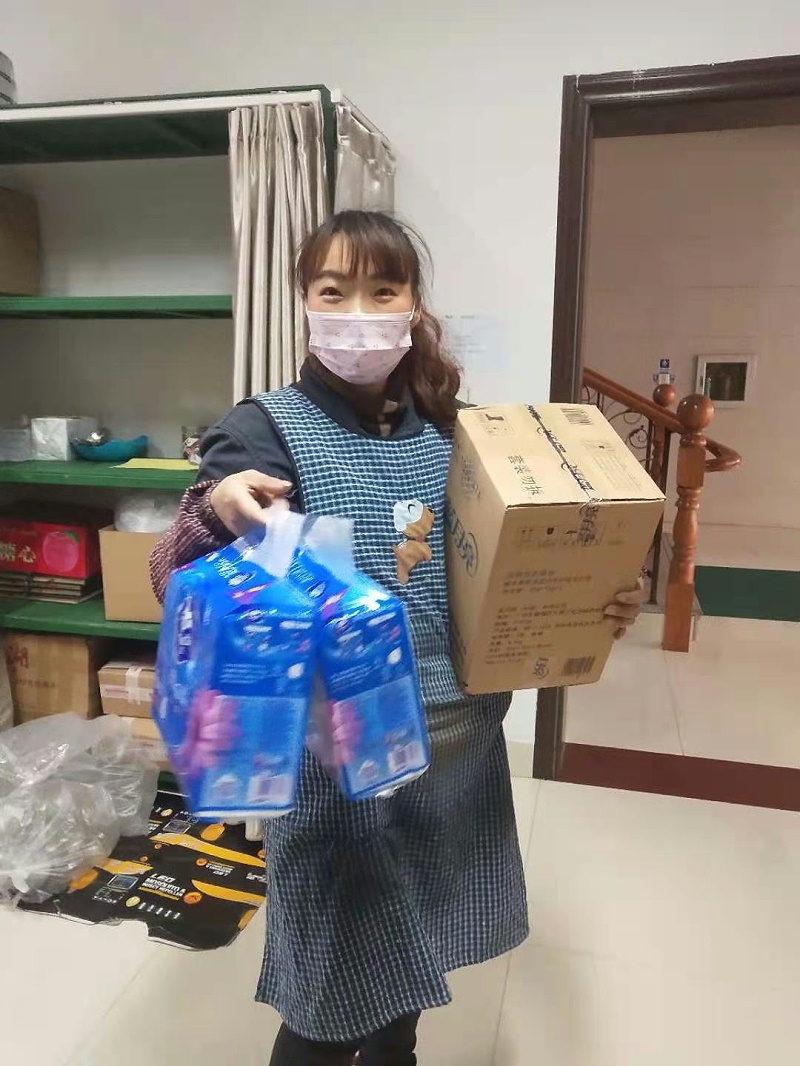 關愛女職工 ——華龍摩擦片公司為全體女員工發放三八婦女節福利
