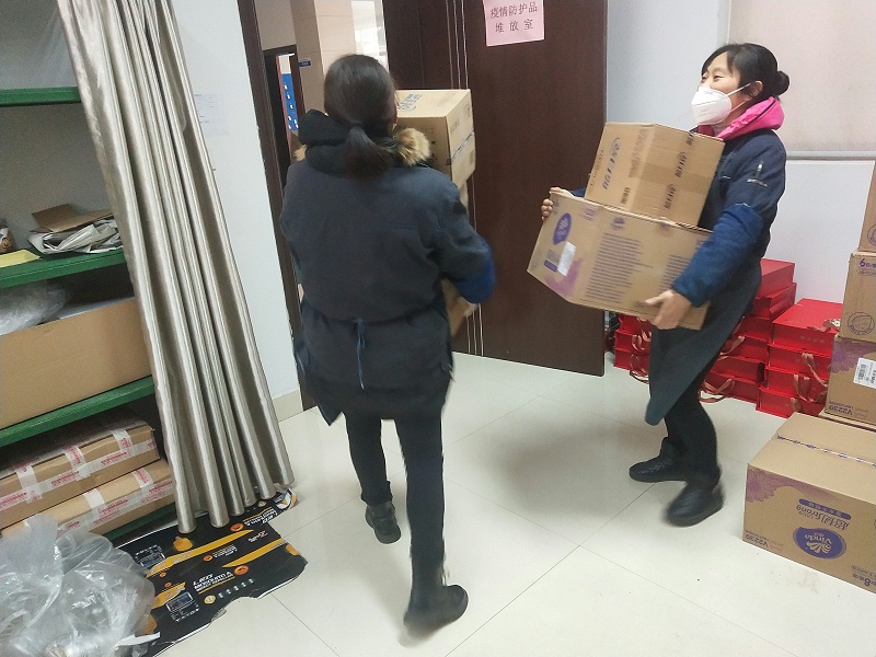 關愛女職工 ——華龍摩擦片公司為全體女員工發放三八婦女節福利